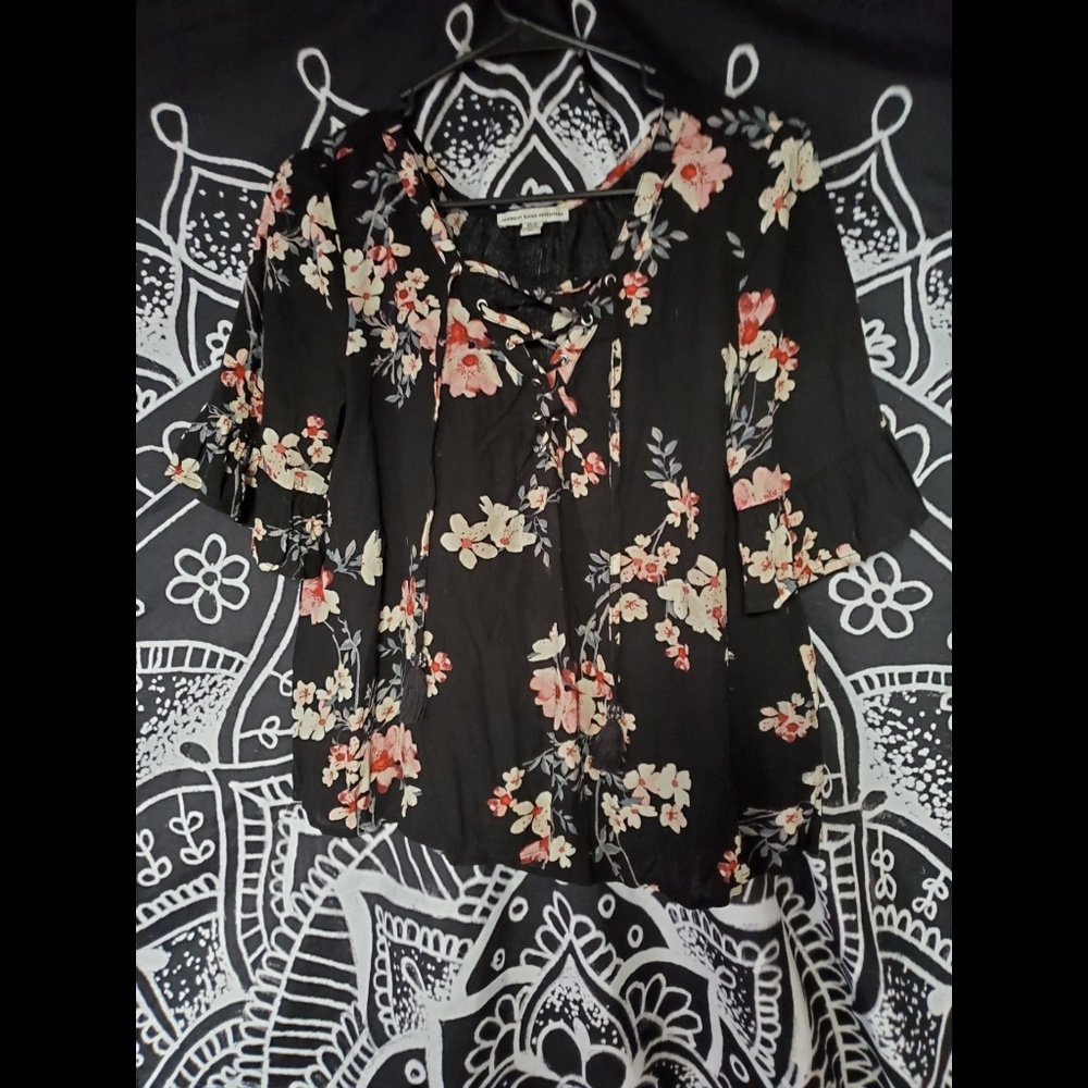 American Eagle floral top